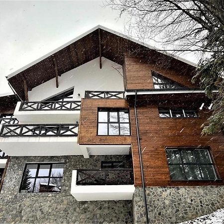 Casa Larisa - Wolves Apartment Синая Екстериор снимка