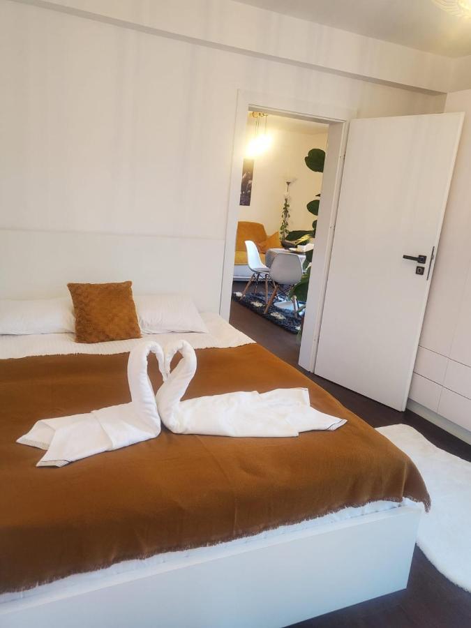 Casa Larisa - Wolves Apartment Синая Екстериор снимка