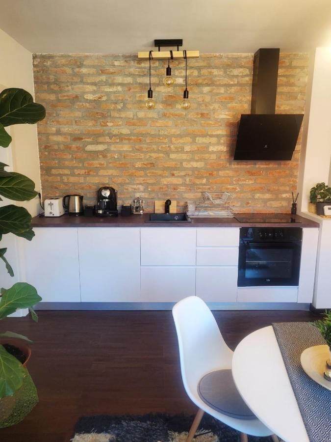 Casa Larisa - Wolves Apartment Синая Екстериор снимка