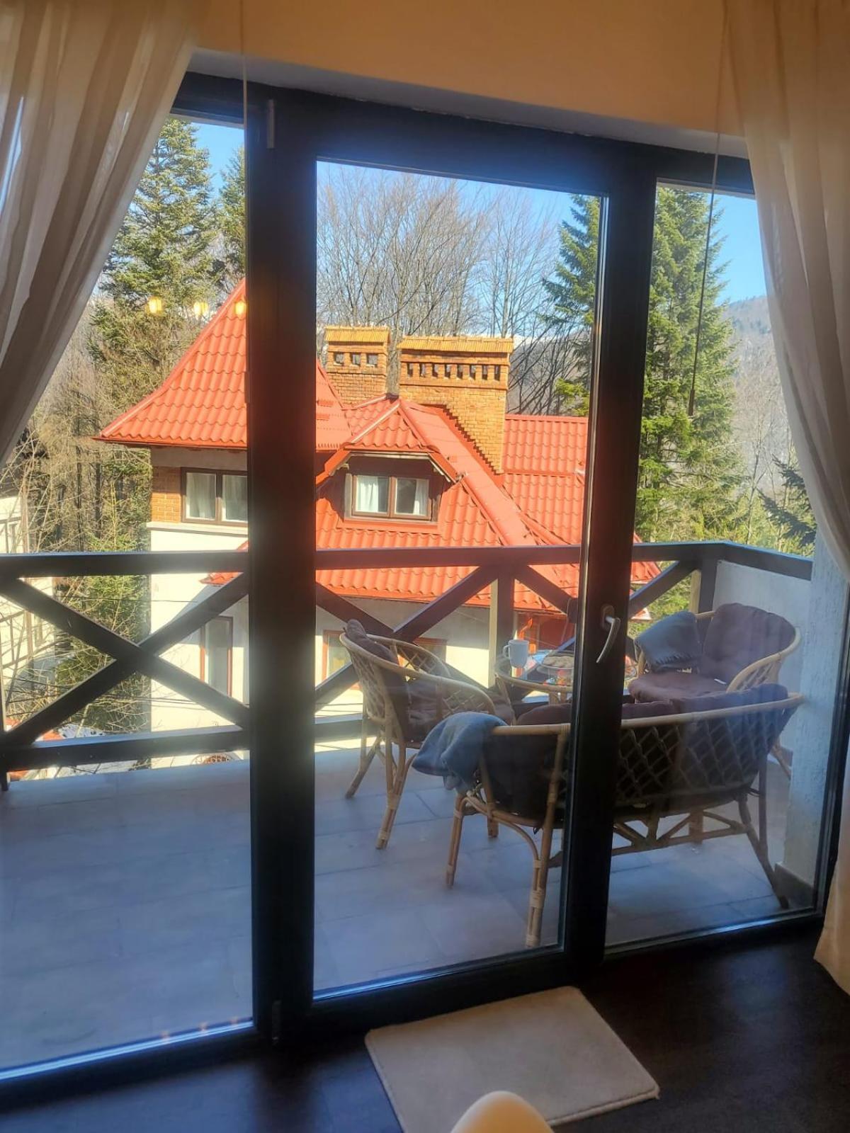 Casa Larisa - Wolves Apartment Синая Екстериор снимка