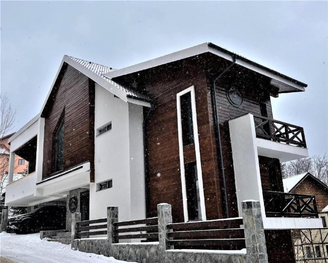 Casa Larisa - Wolves Apartment Синая Екстериор снимка